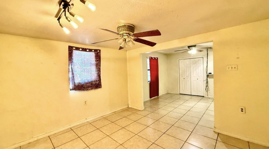 4011 Lexington Ave, Laredo, Texas 78041, 4 Bedrooms Bedrooms, 6 Rooms Rooms,1 BathroomBathrooms,Residential,For Sale,4011 Lexington Ave,20260126