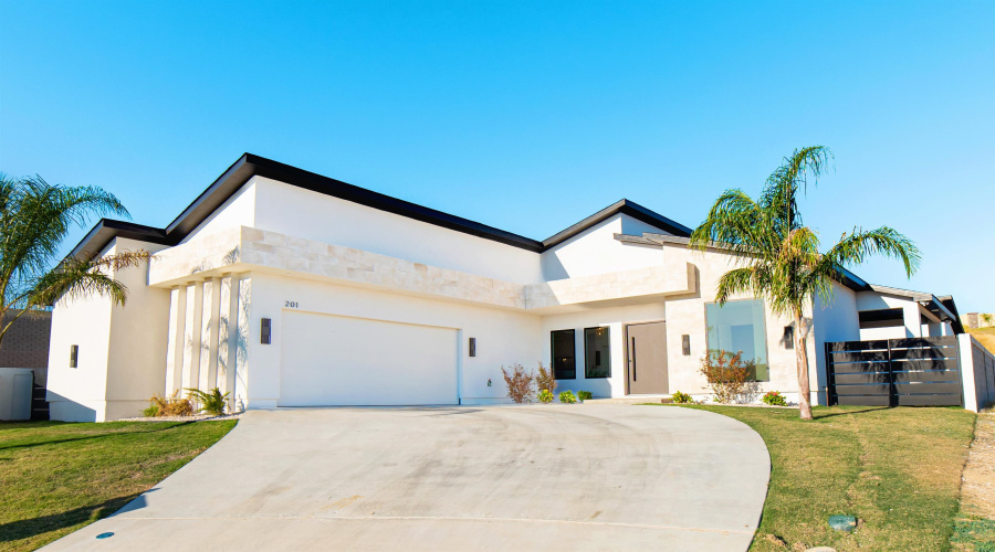 201 Sorella Loop, Laredo, Texas 78045, 3 Bedrooms Bedrooms, 4 Rooms Rooms,2 BathroomsBathrooms,Residential,For Sale,201 Sorella Loop,20260128