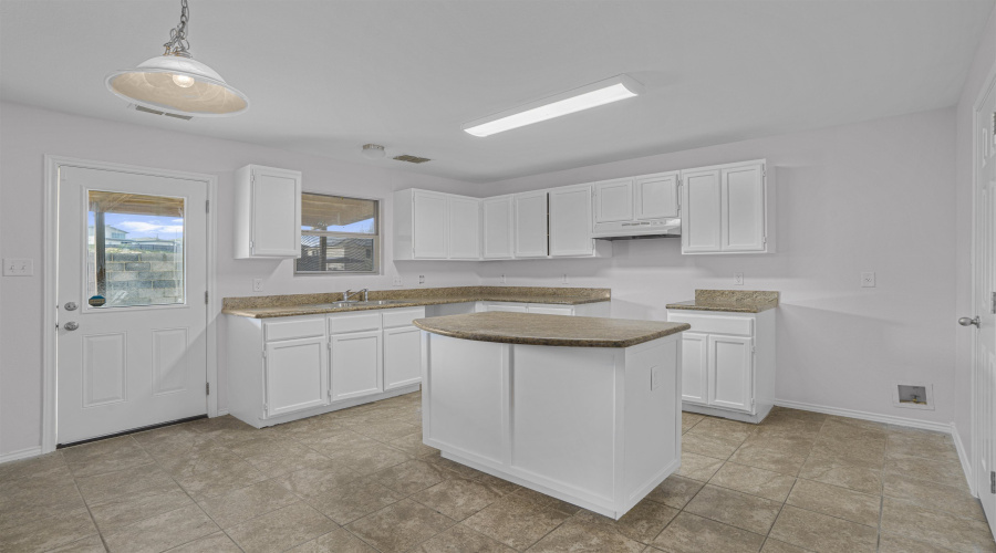 607 Larga Vista Dr, LAREDO, Texas 78043, 5 Bedrooms Bedrooms, 7 Rooms Rooms,3 BathroomsBathrooms,Residential,For Sale,607 Larga Vista Dr,20260130