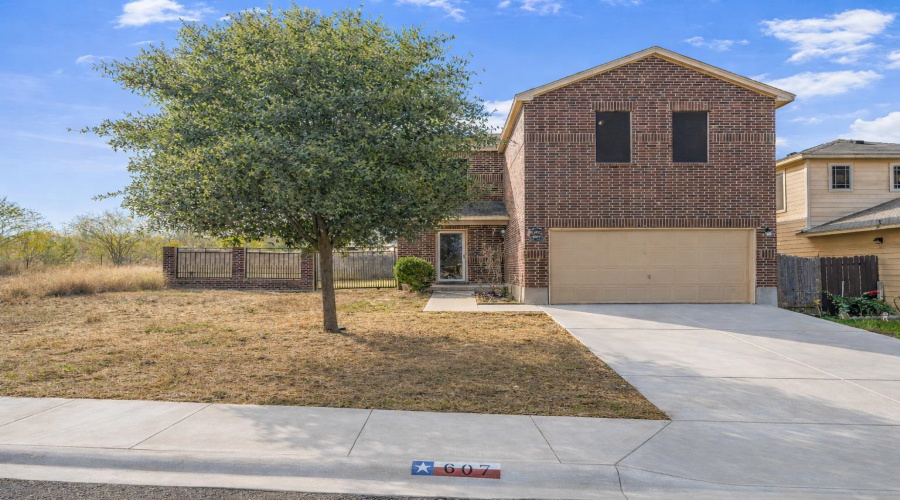 607 Larga Vista Dr, LAREDO, Texas 78043, 5 Bedrooms Bedrooms, 7 Rooms Rooms,3 BathroomsBathrooms,Residential,For Sale,607 Larga Vista Dr,20260130