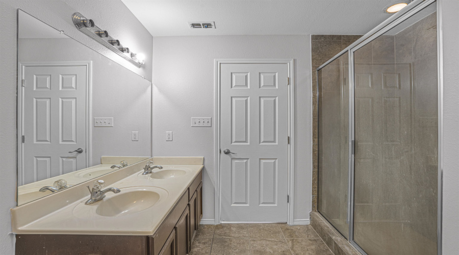 607 Larga Vista Dr, LAREDO, Texas 78043, 5 Bedrooms Bedrooms, 7 Rooms Rooms,3 BathroomsBathrooms,Residential,For Sale,607 Larga Vista Dr,20260130