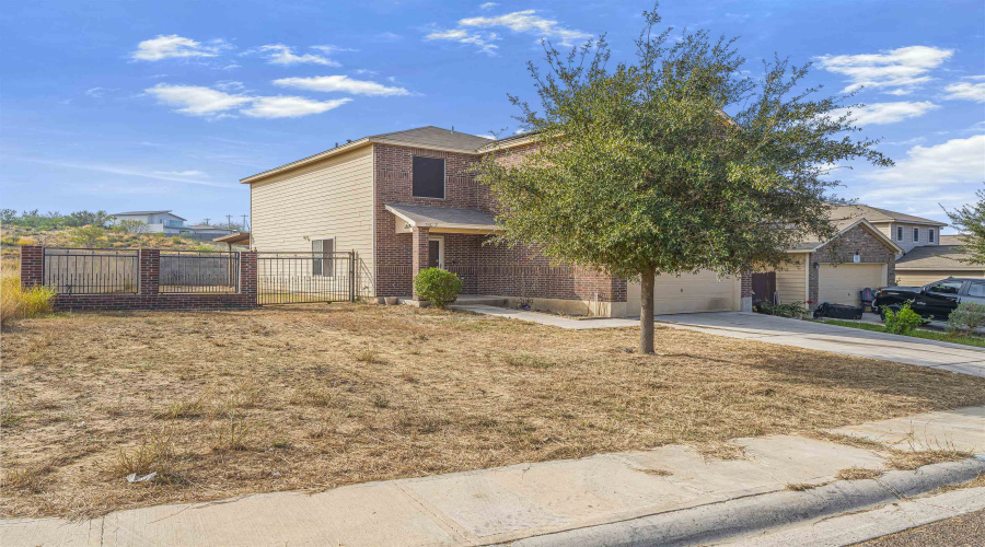 607 Larga Vista Dr, LAREDO, Texas 78043, 5 Bedrooms Bedrooms, 7 Rooms Rooms,3 BathroomsBathrooms,Residential,For Sale,607 Larga Vista Dr,20260130