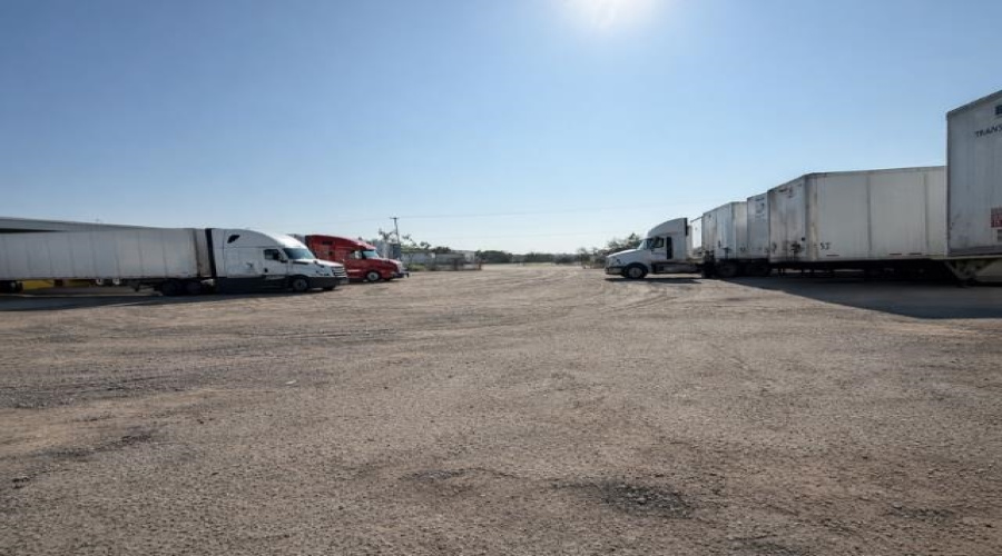 14202 Business Ave, Laredo, Texas 78045, 1 Bedroom Bedrooms, 11 Rooms Rooms,2 BathroomsBathrooms,Commercial/industrial,For Rent,14202 Business Ave,20260125