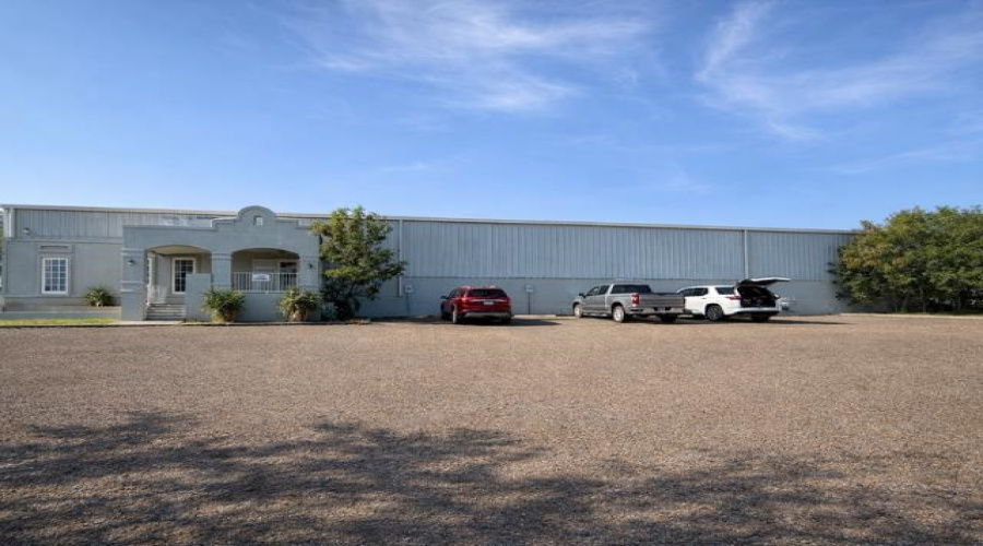 14202 Business Ave, Laredo, Texas 78045, 1 Bedroom Bedrooms, 11 Rooms Rooms,2 BathroomsBathrooms,Commercial/industrial,For Rent,14202 Business Ave,20260125