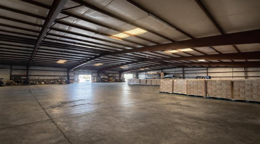 14202 Business Ave, Laredo, Texas 78045, 1 Bedroom Bedrooms, 11 Rooms Rooms,2 BathroomsBathrooms,Commercial/industrial,For Rent,14202 Business Ave,20260125