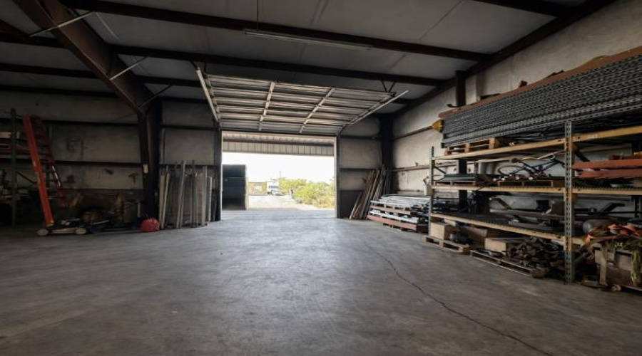 14202 Business Ave, Laredo, Texas 78045, 1 Bedroom Bedrooms, 11 Rooms Rooms,2 BathroomsBathrooms,Commercial/industrial,For Rent,14202 Business Ave,20260125