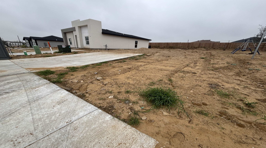 116 Mi Ranchito St., LAREDO, Texas 78046, 2 Bedrooms Bedrooms, 3 Rooms Rooms,1 BathroomBathrooms,Residential,For Sale,116 Mi Ranchito St.,20260131