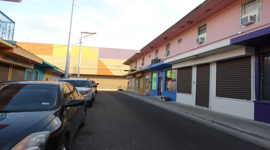 1402 Zaragoza St, Laredo, Texas 78040, 11 Rooms Rooms,Commercial retail/office,For Sale,1402 Zaragoza St,20260133