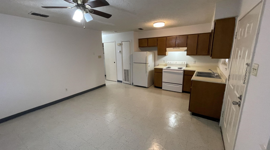 3801 Salinas Ave, Laredo, Texas 78041, 1 Bedroom Bedrooms, 3 Rooms Rooms,1 BathroomBathrooms,Residential,For Rent,3801 Salinas Ave,20260135