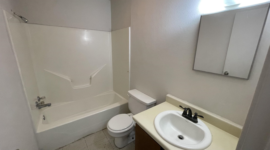 3801 Salinas Ave, Laredo, Texas 78041, 1 Bedroom Bedrooms, 3 Rooms Rooms,1 BathroomBathrooms,Residential,For Rent,3801 Salinas Ave,20260135