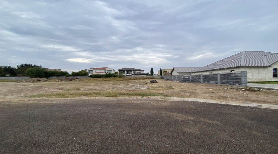 334 Iguazu Falls, LAREDO, Texas 78043, ,Land,For Sale,334 Iguazu Falls,20260148