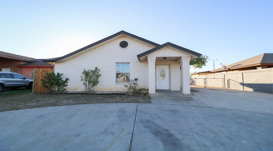 3804 Sunflower Ave, Laredo, Texas 78046, 3 Bedrooms Bedrooms, 5 Rooms Rooms,2 BathroomsBathrooms,Residential,For Rent,3804 Sunflower Ave,20260138
