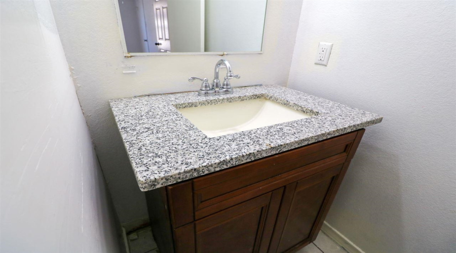 3804 Sunflower Ave, Laredo, Texas 78046, 3 Bedrooms Bedrooms, 5 Rooms Rooms,2 BathroomsBathrooms,Residential,For Rent,3804 Sunflower Ave,20260138