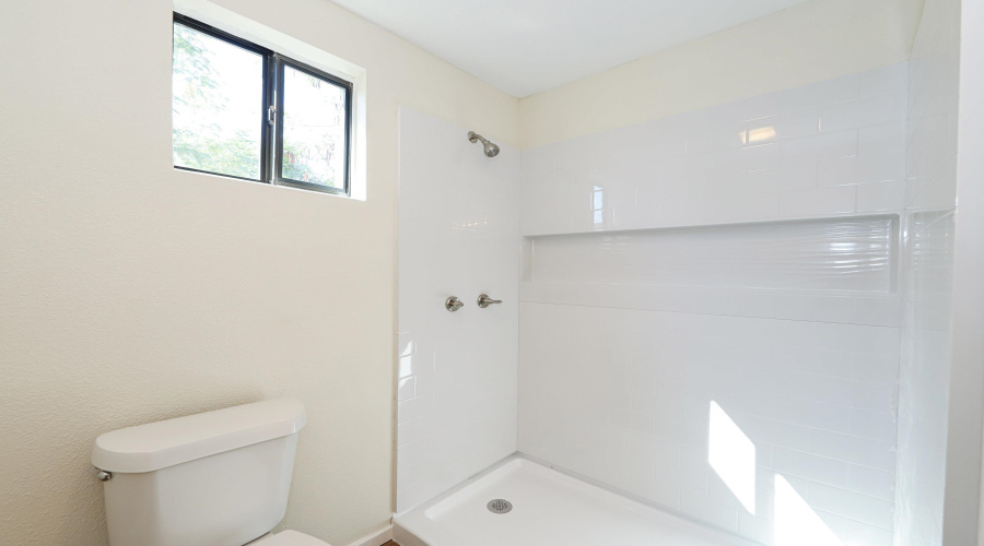 904 E Montgomery St, LARED0, Texas 78040, 4 Bedrooms Bedrooms, 7 Rooms Rooms,2 BathroomsBathrooms,Residential,For Sale,904 E Montgomery St,20260139