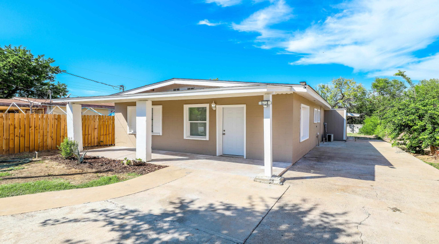 904 E Montgomery St, LARED0, Texas 78040, 4 Bedrooms Bedrooms, 7 Rooms Rooms,2 BathroomsBathrooms,Residential,For Sale,904 E Montgomery St,20260139