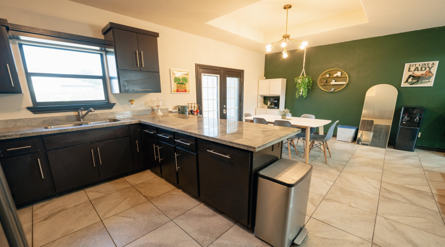 642 Sam Bratton Dr., Laredo, Texas 78046, 3 Bedrooms Bedrooms, 5 Rooms Rooms,2 BathroomsBathrooms,Residential,For Sale,642 Sam Bratton Dr.,20260140