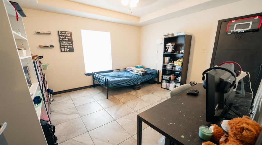 642 Sam Bratton Dr., Laredo, Texas 78046, 3 Bedrooms Bedrooms, 5 Rooms Rooms,2 BathroomsBathrooms,Residential,For Sale,642 Sam Bratton Dr.,20260140