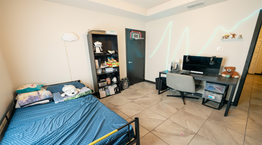 642 Sam Bratton Dr., Laredo, Texas 78046, 3 Bedrooms Bedrooms, 5 Rooms Rooms,2 BathroomsBathrooms,Residential,For Sale,642 Sam Bratton Dr.,20260140