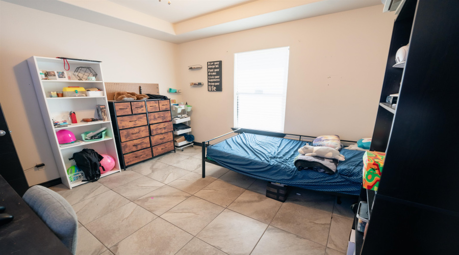 642 Sam Bratton Dr., Laredo, Texas 78046, 3 Bedrooms Bedrooms, 5 Rooms Rooms,2 BathroomsBathrooms,Residential,For Sale,642 Sam Bratton Dr.,20260140