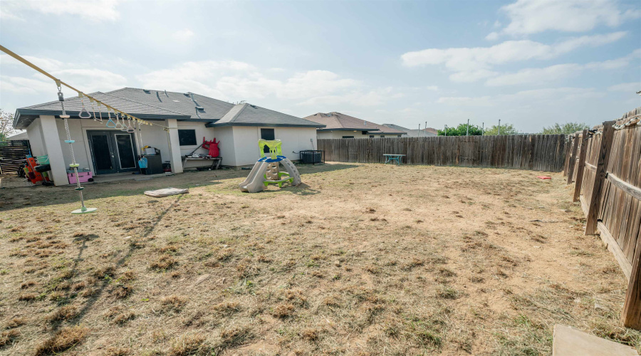 642 Sam Bratton Dr., Laredo, Texas 78046, 3 Bedrooms Bedrooms, 5 Rooms Rooms,2 BathroomsBathrooms,Residential,For Sale,642 Sam Bratton Dr.,20260140