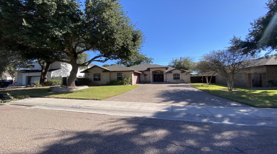 2415 Sutton Ct, LAREDO, Texas 78045, 3 Bedrooms Bedrooms, 5 Rooms Rooms,2 BathroomsBathrooms,Residential,For Sale,2415 Sutton Ct,20260145