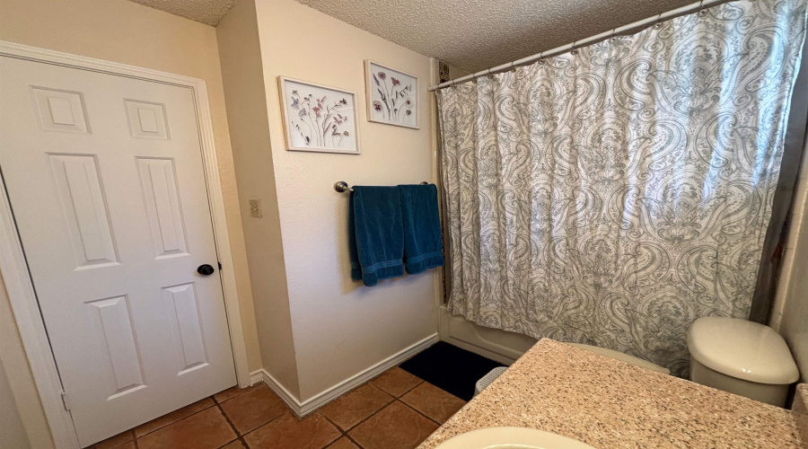 1304 Hunters View Cir, LAREDO, Texas 78045, 4 Bedrooms Bedrooms, 5 Rooms Rooms,3 BathroomsBathrooms,Residential,For Sale,1304 Hunters View Cir,20260146