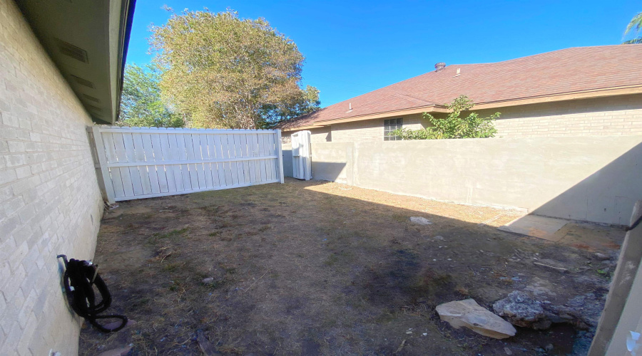 1304 Hunters View Cir, LAREDO, Texas 78045, 4 Bedrooms Bedrooms, 5 Rooms Rooms,3 BathroomsBathrooms,Residential,For Sale,1304 Hunters View Cir,20260146