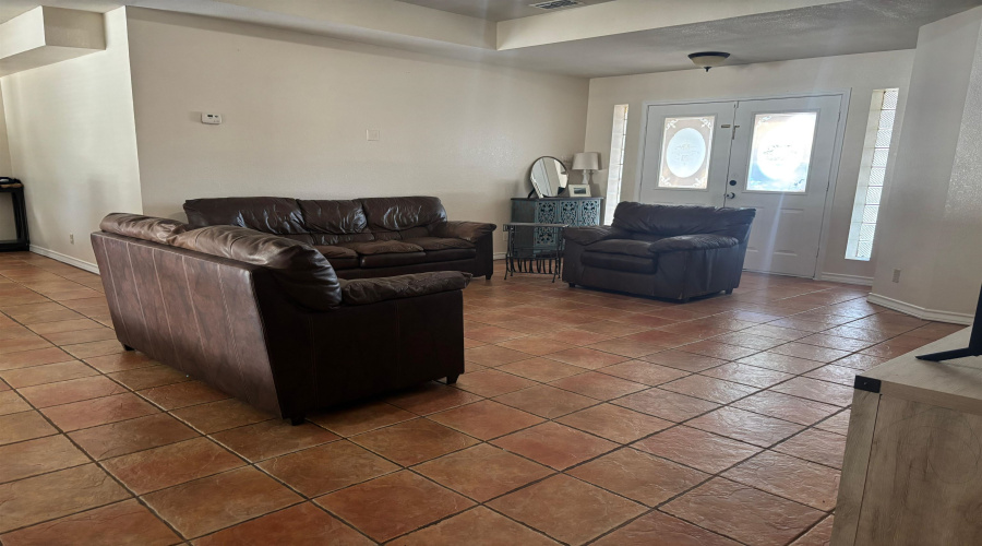 1304 Hunters View Cir, LAREDO, Texas 78045, 4 Bedrooms Bedrooms, 5 Rooms Rooms,3 BathroomsBathrooms,Residential,For Sale,1304 Hunters View Cir,20260146