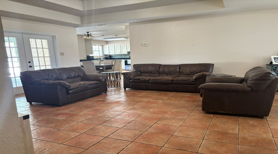 1304 Hunters View Cir, LAREDO, Texas 78045, 4 Bedrooms Bedrooms, 5 Rooms Rooms,3 BathroomsBathrooms,Residential,For Sale,1304 Hunters View Cir,20260146