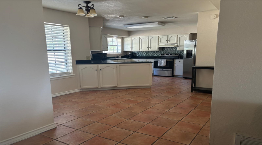 1304 Hunters View Cir, LAREDO, Texas 78045, 4 Bedrooms Bedrooms, 5 Rooms Rooms,3 BathroomsBathrooms,Residential,For Sale,1304 Hunters View Cir,20260146