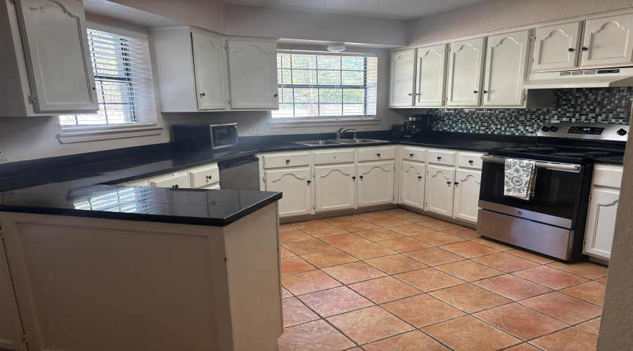 1304 Hunters View Cir, LAREDO, Texas 78045, 4 Bedrooms Bedrooms, 5 Rooms Rooms,3 BathroomsBathrooms,Residential,For Sale,1304 Hunters View Cir,20260146