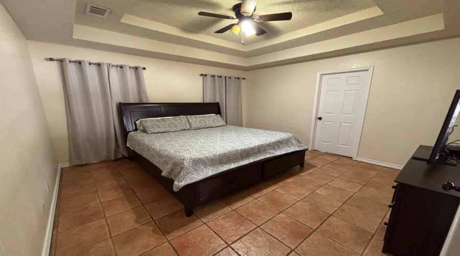 1304 Hunters View Cir, LAREDO, Texas 78045, 4 Bedrooms Bedrooms, 5 Rooms Rooms,3 BathroomsBathrooms,Residential,For Sale,1304 Hunters View Cir,20260146