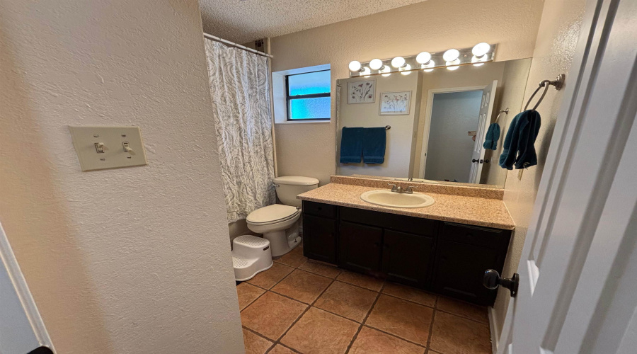 1304 Hunters View Cir, LAREDO, Texas 78045, 4 Bedrooms Bedrooms, 5 Rooms Rooms,3 BathroomsBathrooms,Residential,For Sale,1304 Hunters View Cir,20260146