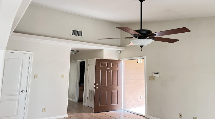 1752 Tiara Trl, LAREDO, Texas 78045, 2 Bedrooms Bedrooms, 5 Rooms Rooms,2 BathroomsBathrooms,Residential,For Rent,1752 Tiara Trl,20260147