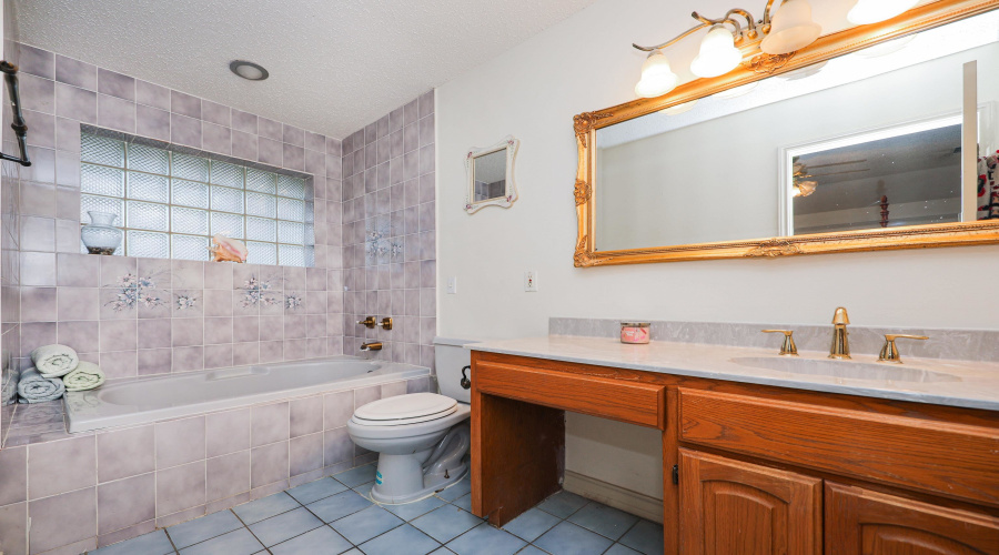 1518 Palmer Dr, Laredo, Texas 78045, 3 Bedrooms Bedrooms, 6 Rooms Rooms,3 BathroomsBathrooms,Residential,For Sale,1518 Palmer Dr,20260154