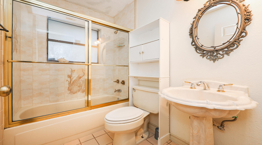 1518 Palmer Dr, Laredo, Texas 78045, 3 Bedrooms Bedrooms, 6 Rooms Rooms,3 BathroomsBathrooms,Residential,For Sale,1518 Palmer Dr,20260154