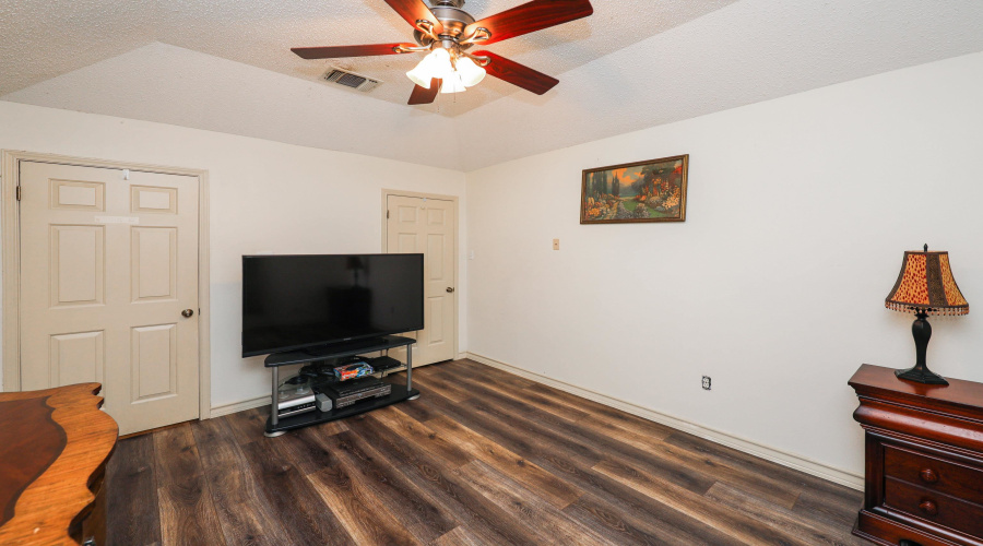 1518 Palmer Dr, Laredo, Texas 78045, 3 Bedrooms Bedrooms, 6 Rooms Rooms,3 BathroomsBathrooms,Residential,For Sale,1518 Palmer Dr,20260154