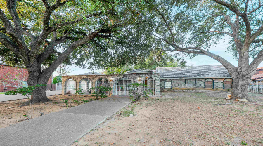 1518 Palmer Dr, Laredo, Texas 78045, 3 Bedrooms Bedrooms, 6 Rooms Rooms,3 BathroomsBathrooms,Residential,For Sale,1518 Palmer Dr,20260154