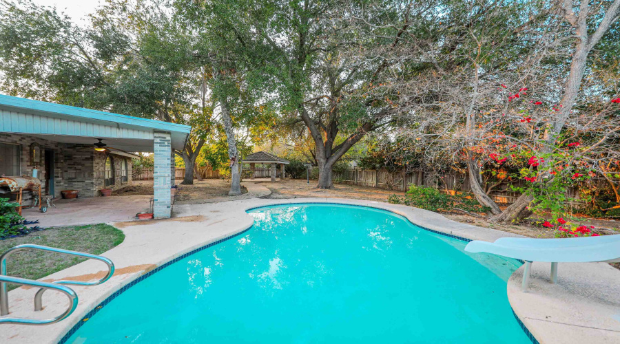 1518 Palmer Dr, Laredo, Texas 78045, 3 Bedrooms Bedrooms, 6 Rooms Rooms,3 BathroomsBathrooms,Residential,For Sale,1518 Palmer Dr,20260154