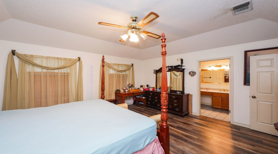 1518 Palmer Dr, Laredo, Texas 78045, 3 Bedrooms Bedrooms, 6 Rooms Rooms,3 BathroomsBathrooms,Residential,For Sale,1518 Palmer Dr,20260154