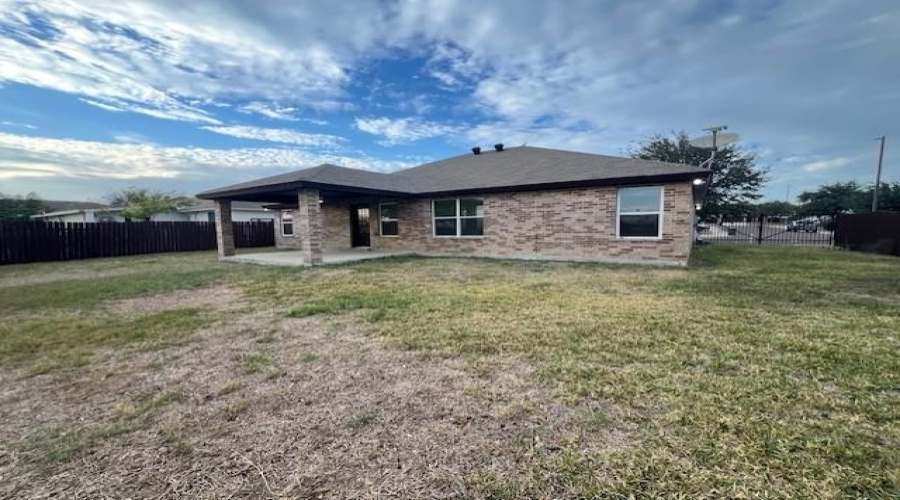 4717 Rocky Ledge Lp, Laredo, Texas 78041, 3 Bedrooms Bedrooms, 6 Rooms Rooms,2 BathroomsBathrooms,Residential,For Rent,4717 Rocky Ledge Lp,20260159