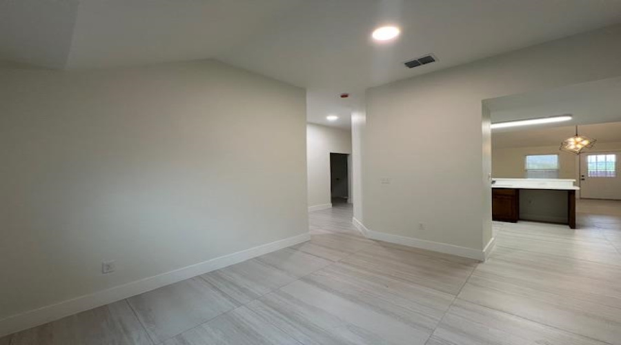 4717 Rocky Ledge Lp, Laredo, Texas 78041, 3 Bedrooms Bedrooms, 6 Rooms Rooms,2 BathroomsBathrooms,Residential,For Rent,4717 Rocky Ledge Lp,20260159