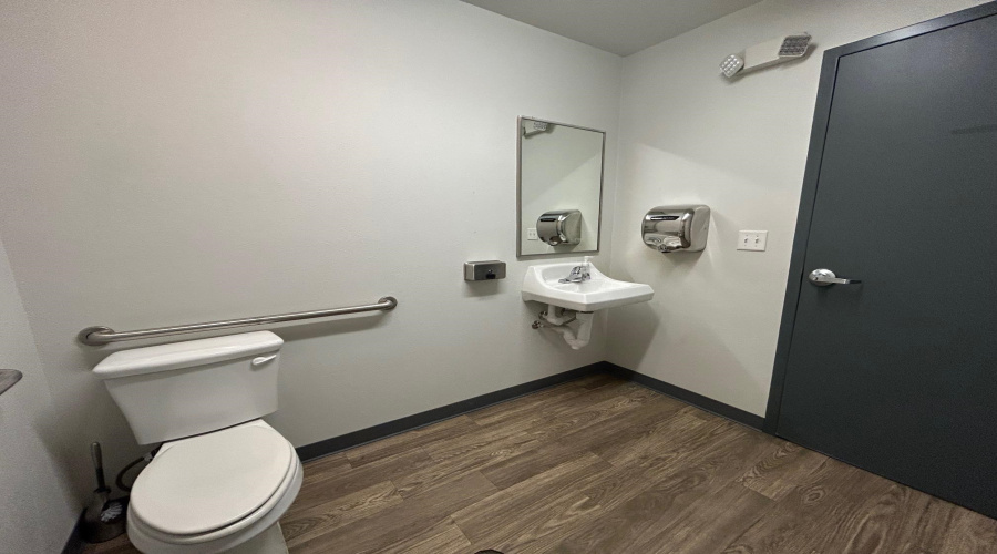 8218 Casa Verde Rd, Laredo, Texas 78041, 1 Room Rooms,3 BathroomsBathrooms,Commercial retail/office,For Sale,8218 Casa Verde Rd,20252054