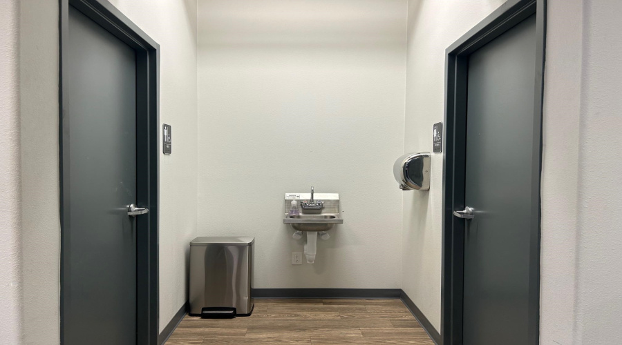 8218 Casa Verde Rd, Laredo, Texas 78041, 1 Room Rooms,3 BathroomsBathrooms,Commercial retail/office,For Sale,8218 Casa Verde Rd,20252054