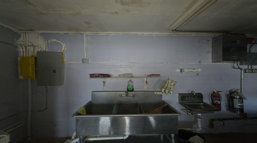 1855 Rigsby Ave., San Antonio, Texas 78210, ,2 BathroomsBathrooms,Commercial retail/office,For Rent,1855 Rigsby Ave.,20260157