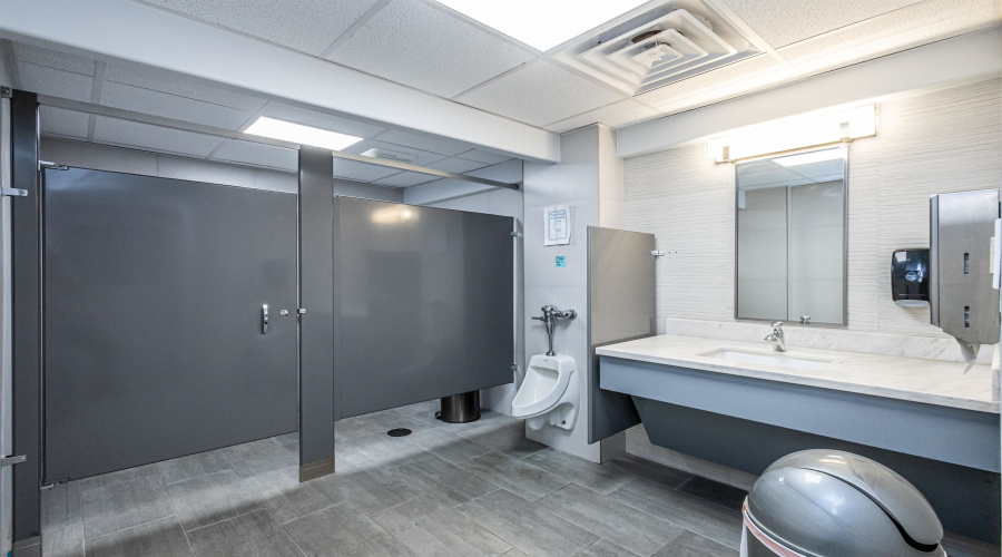 900 Hillside Rd, LAREDO, Texas 78041, 21 Rooms Rooms,2 BathroomsBathrooms,Commercial retail/office,For Rent,900 Hillside Rd,20260158