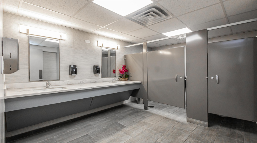 900 Hillside Rd, LAREDO, Texas 78041, 21 Rooms Rooms,2 BathroomsBathrooms,Commercial retail/office,For Rent,900 Hillside Rd,20260158