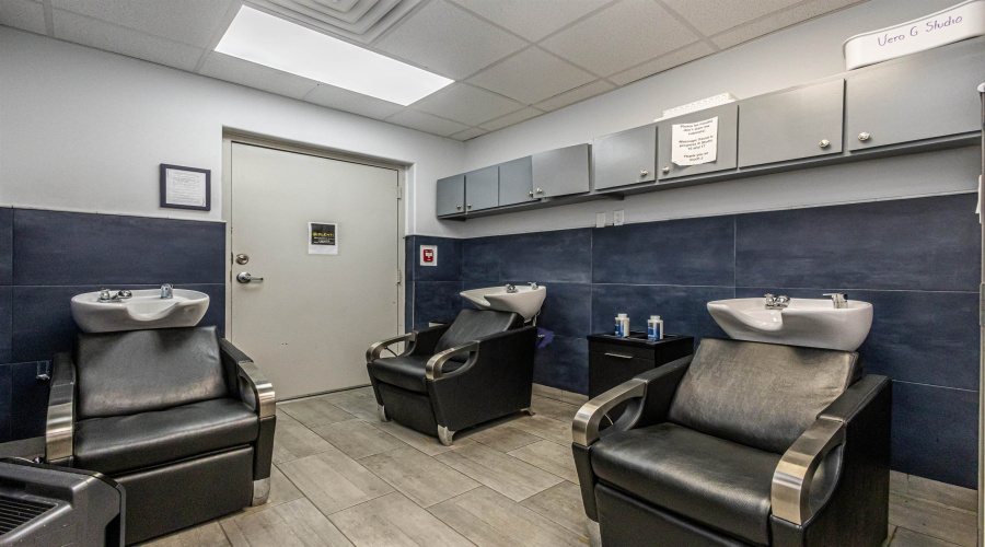 900 Hillside Rd, LAREDO, Texas 78041, 21 Rooms Rooms,2 BathroomsBathrooms,Commercial retail/office,For Rent,900 Hillside Rd,20260158