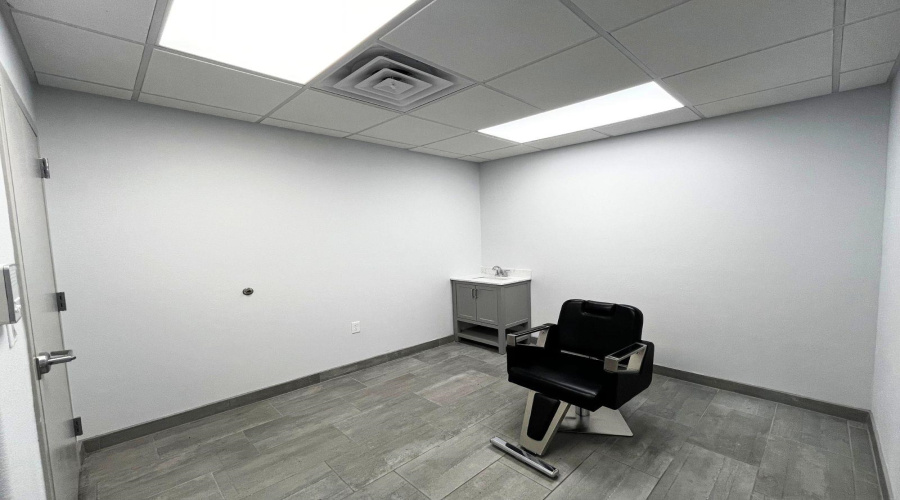 900 Hillside Rd, LAREDO, Texas 78041, 21 Rooms Rooms,2 BathroomsBathrooms,Commercial retail/office,For Rent,900 Hillside Rd,20260158