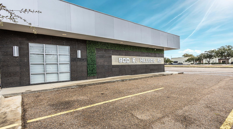 900 Hillside Rd, LAREDO, Texas 78041, 21 Rooms Rooms,2 BathroomsBathrooms,Commercial retail/office,For Rent,900 Hillside Rd,20260158